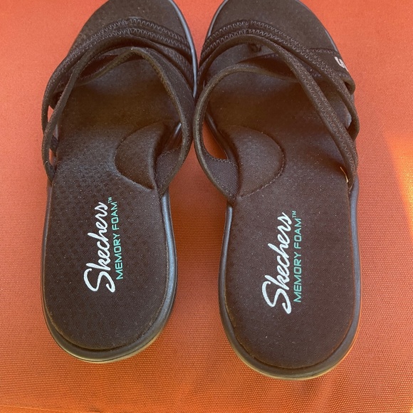 Sketchers Classic BLACK Wedge Sandals (NWOT) - Picture 1 of 8